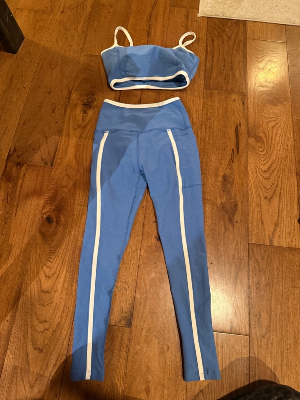 Beyond Yoga Blue Leggings and Matching Bra Set with White Trim